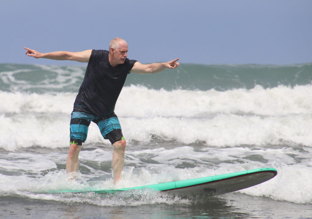 Gordon Bruin Surfing